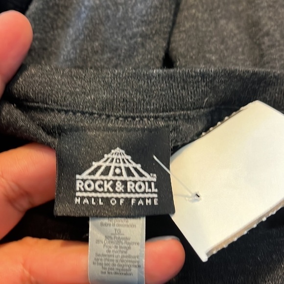 Rock ‘n roll Hall of Fame size XL Journey short sleeve dark gray T-shirt. - Picture 5 of 6